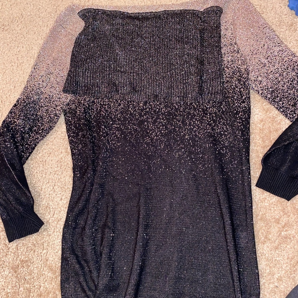 BEAUTIFUL black and gold glitter sweater 🌟⭐️